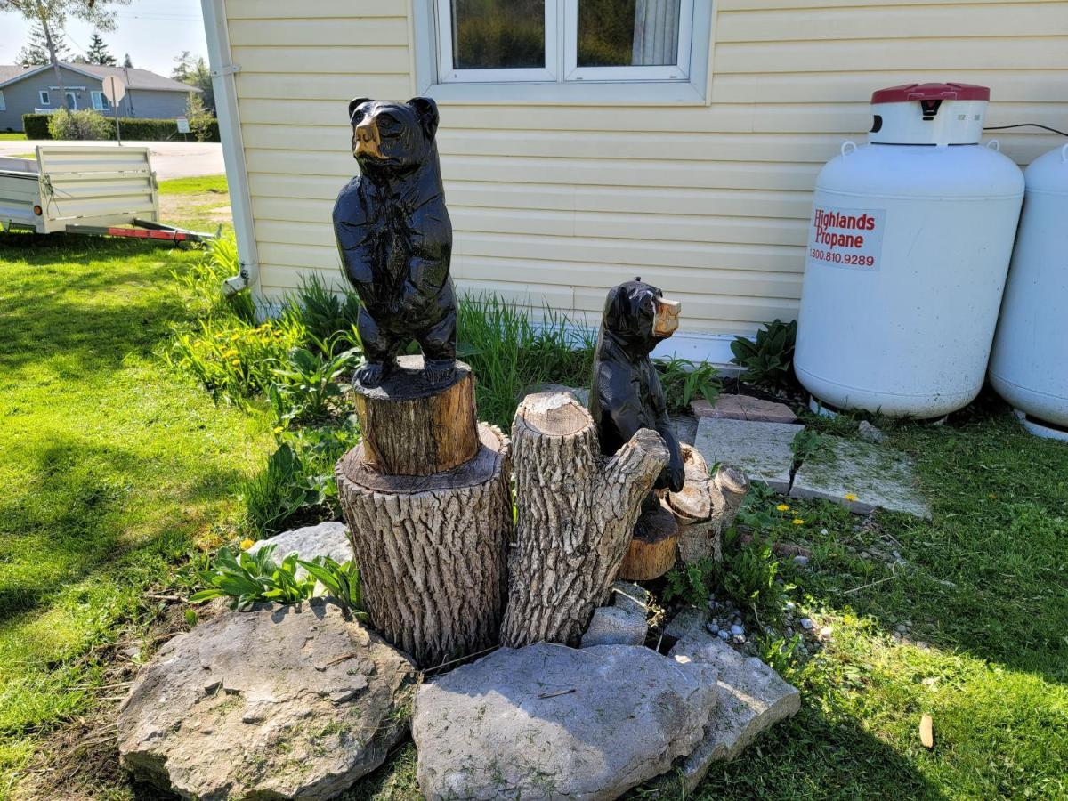 Fun Place With A Sandy Beach For Swimming, Boating, And Fishing, Featuring 3 Available Cabins Fenelon Falls Eksteriør billede