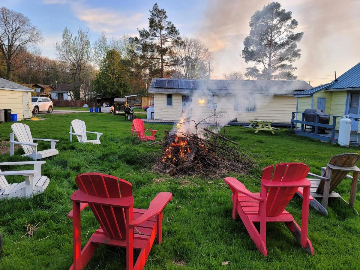 Fun Place With A Sandy Beach For Swimming, Boating, And Fishing, Featuring 3 Available Cabins Fenelon Falls Eksteriør billede