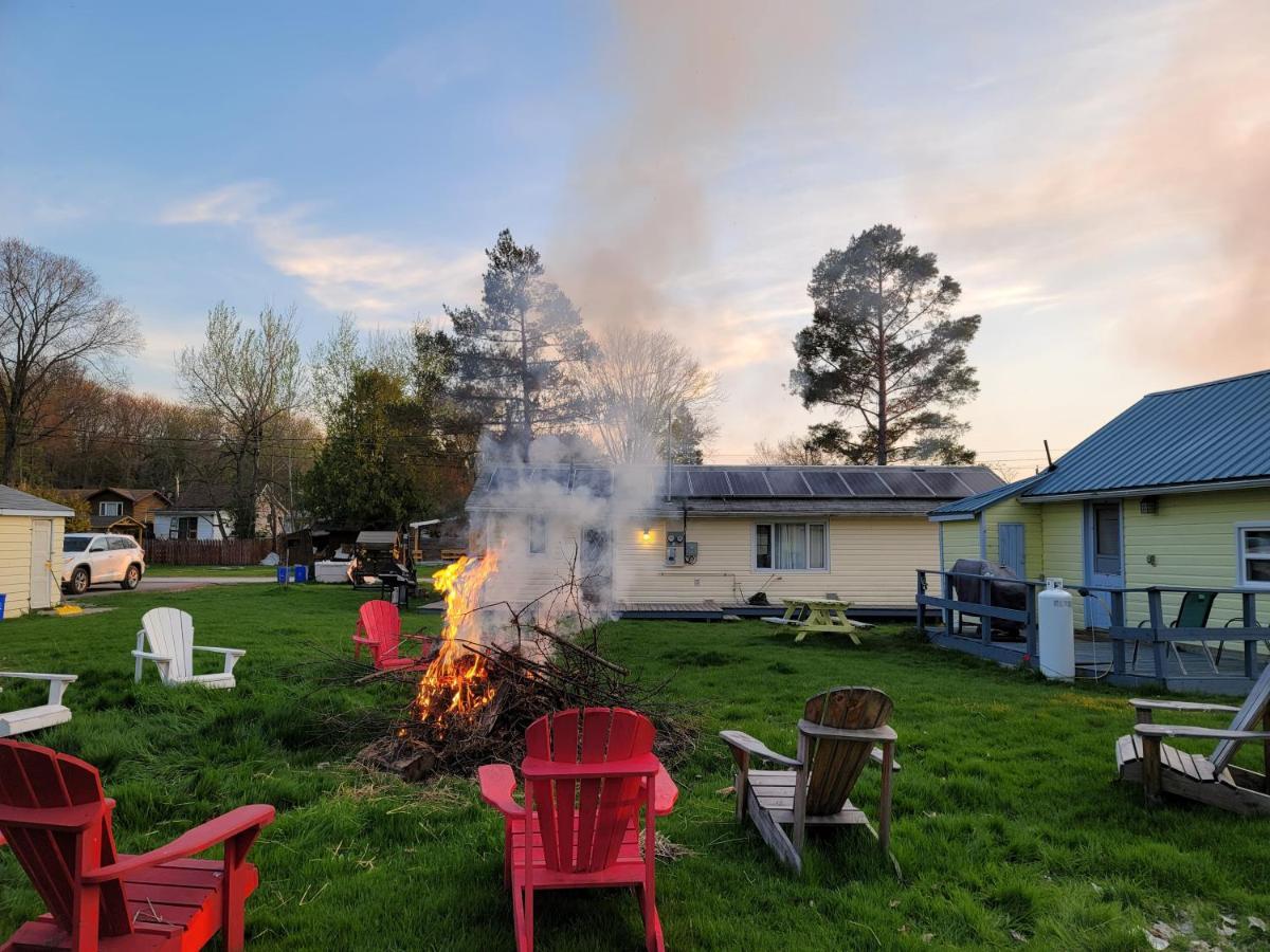 Fun Place With A Sandy Beach For Swimming, Boating, And Fishing, Featuring 3 Available Cabins Fenelon Falls Eksteriør billede