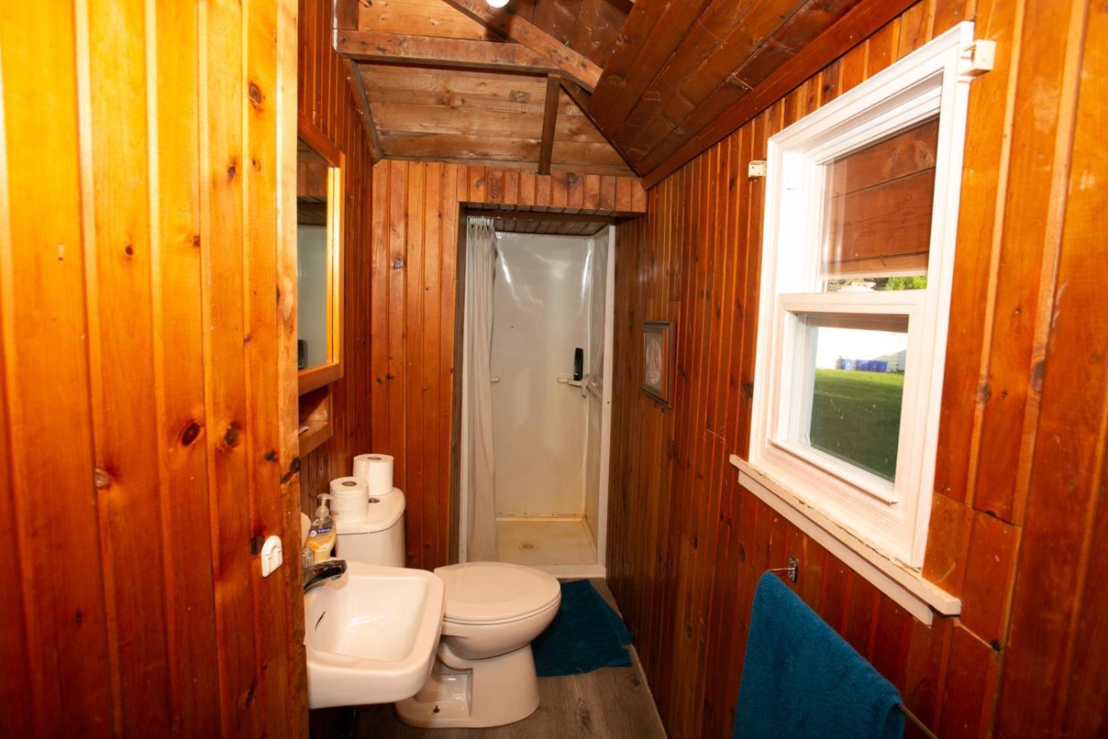 Fun Place With A Sandy Beach For Swimming, Boating, And Fishing, Featuring 3 Available Cabins Fenelon Falls Eksteriør billede