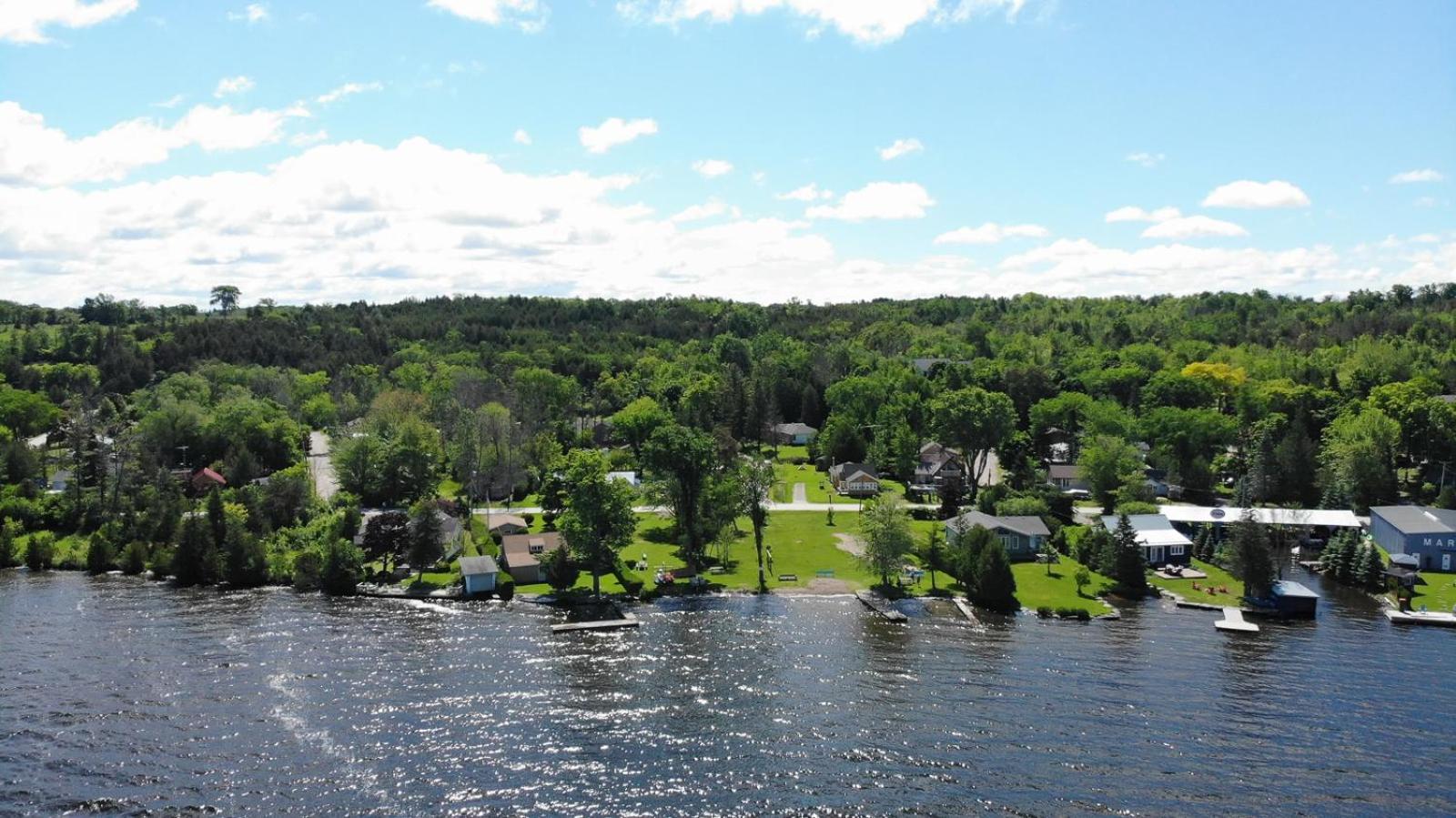 Fun Place With A Sandy Beach For Swimming, Boating, And Fishing, Featuring 3 Available Cabins Fenelon Falls Eksteriør billede