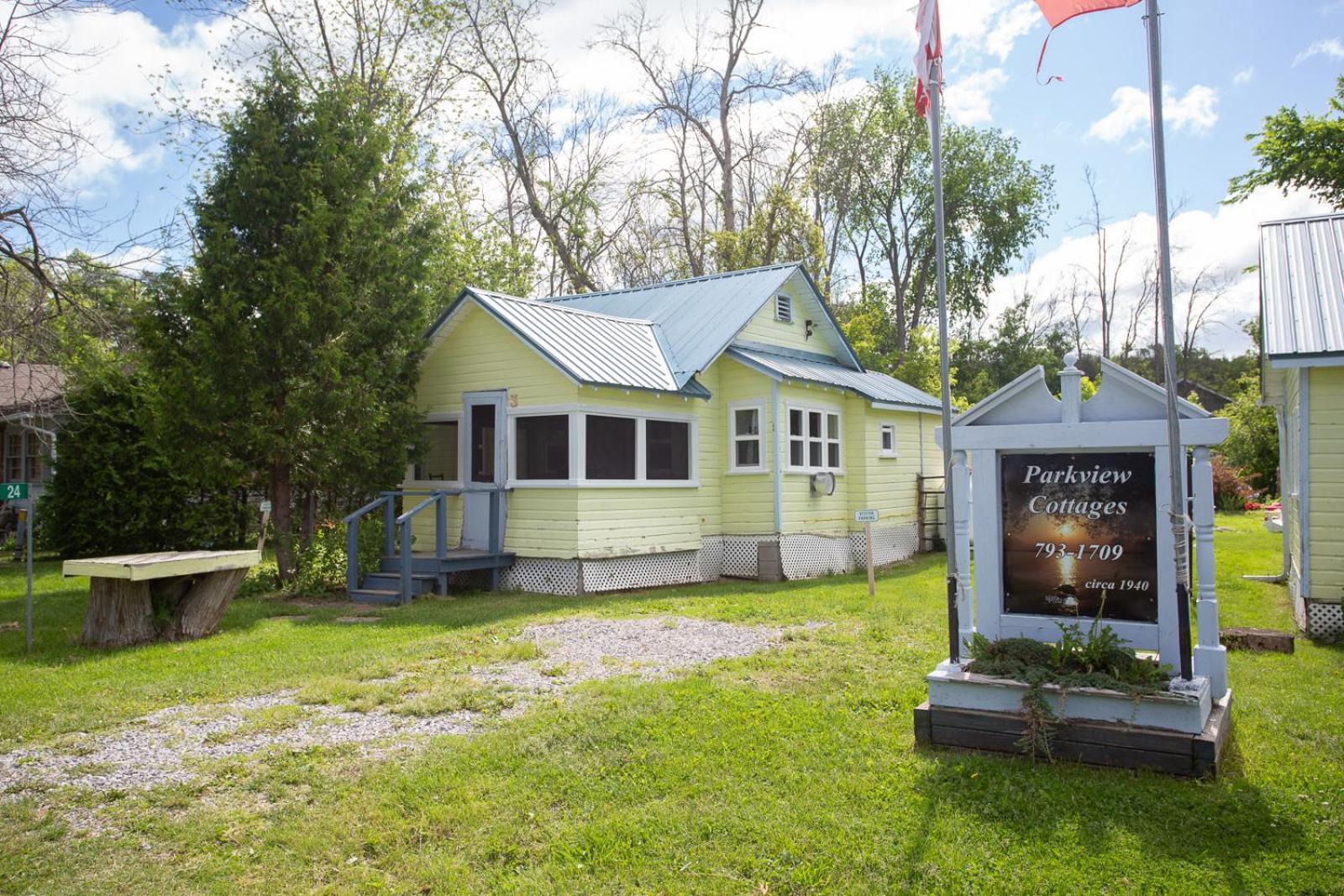 Fun Place With A Sandy Beach For Swimming, Boating, And Fishing, Featuring 3 Available Cabins Fenelon Falls Eksteriør billede
