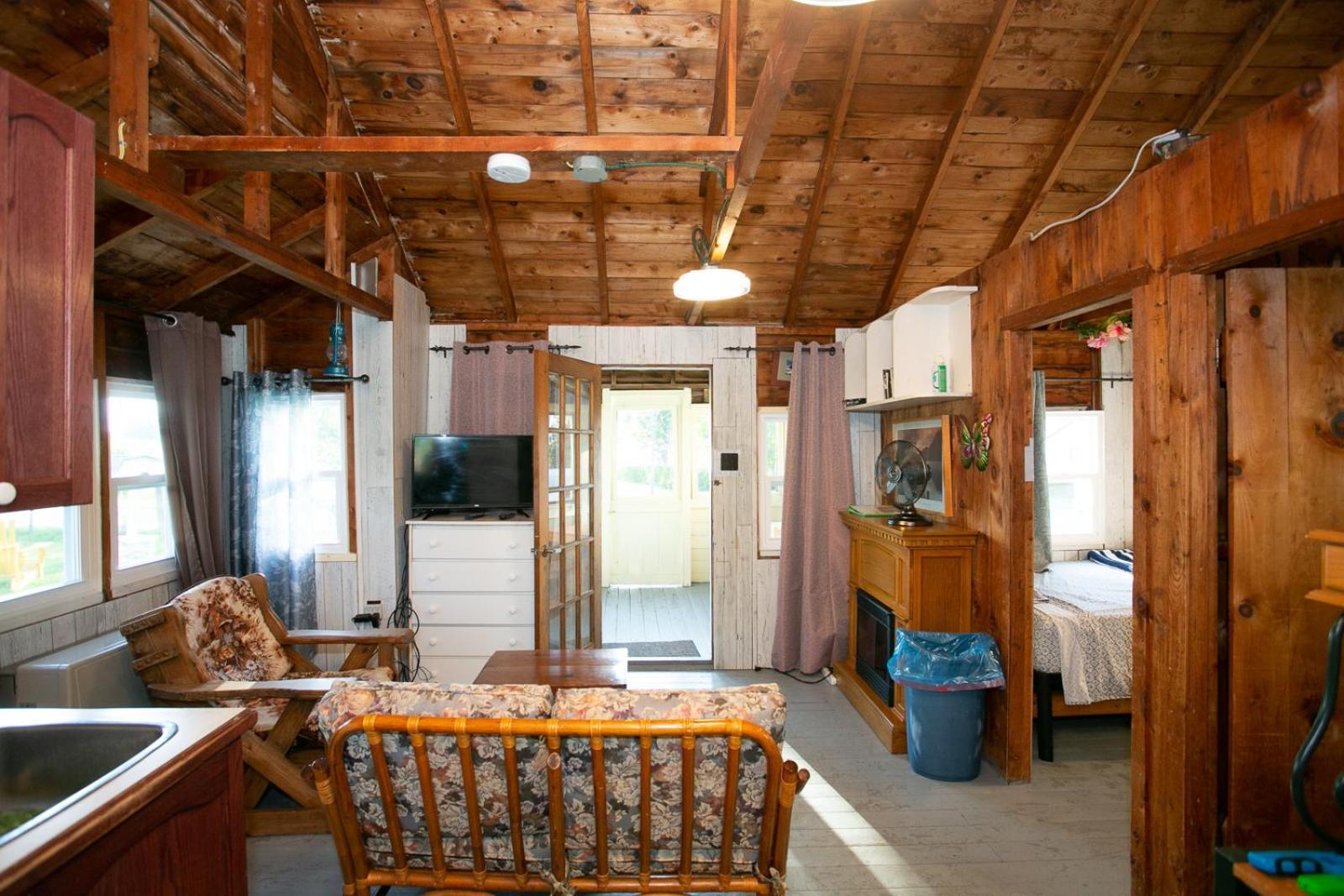 Fun Place With A Sandy Beach For Swimming, Boating, And Fishing, Featuring 3 Available Cabins Fenelon Falls Eksteriør billede