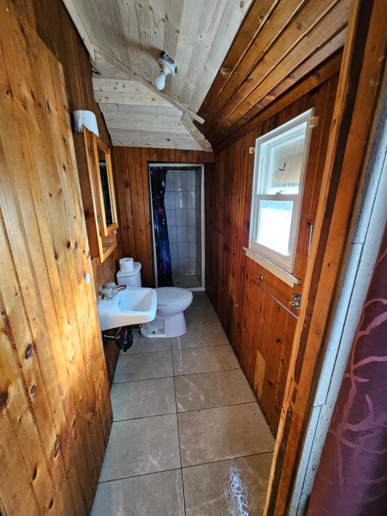 Fun Place With A Sandy Beach For Swimming, Boating, And Fishing, Featuring 3 Available Cabins Fenelon Falls Eksteriør billede