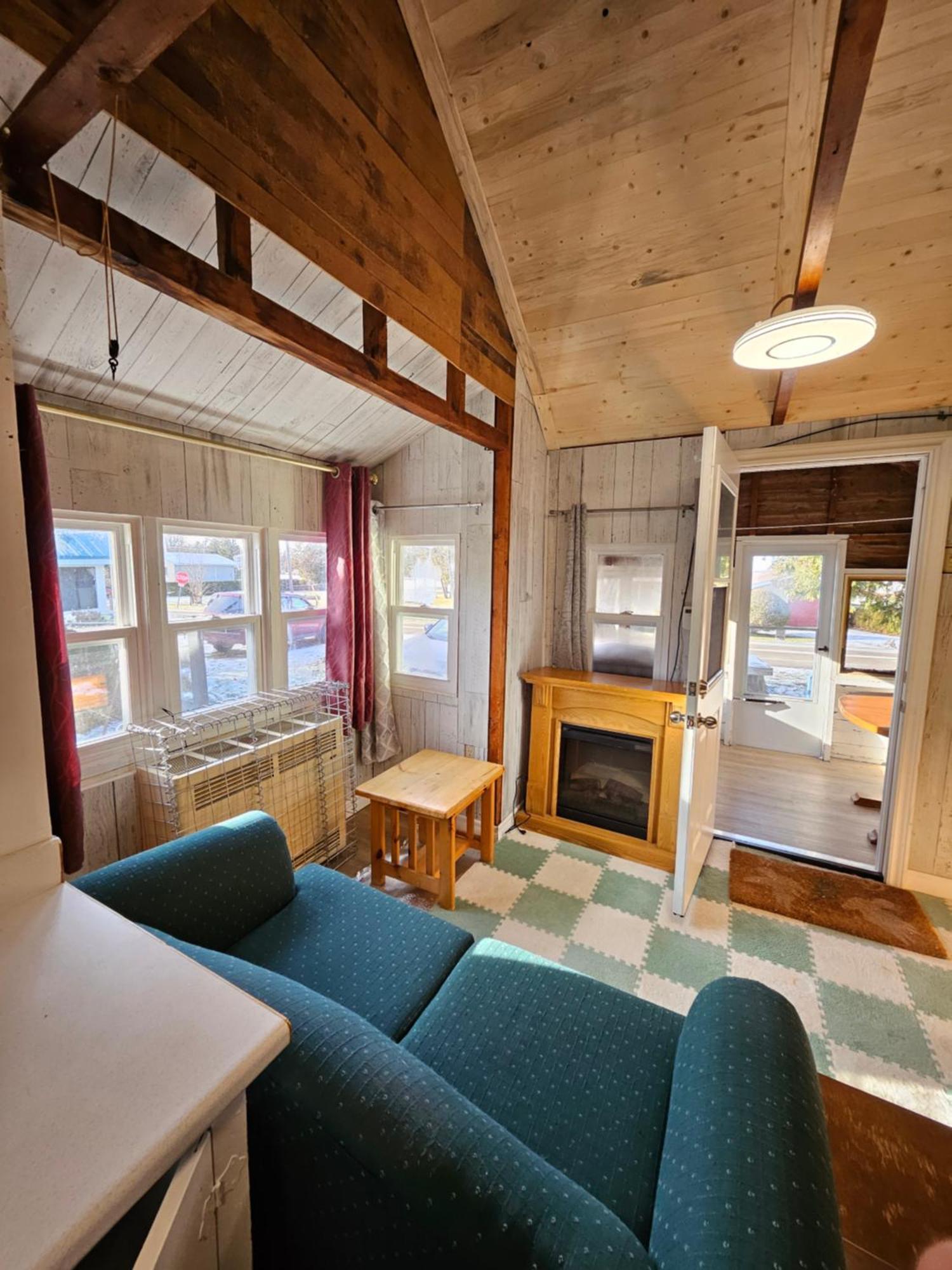 Fun Place With A Sandy Beach For Swimming, Boating, And Fishing, Featuring 3 Available Cabins Fenelon Falls Eksteriør billede